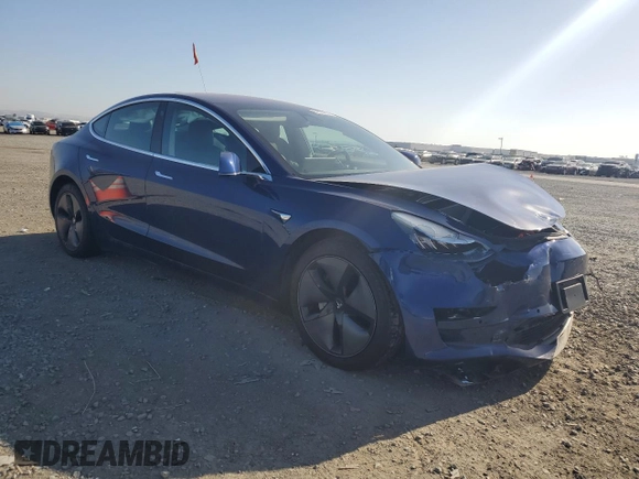 2019 Tesla Model 3 Mid Range z VIN 5YJ3E1EAXKF299345, wystawiony jako Copart lot #58335555 z przebiegiem 69 372 mil mil oraz Szkody całkowita. Historia ofert i sprzedaży dostępna na DreamBid. Obrazek 4.