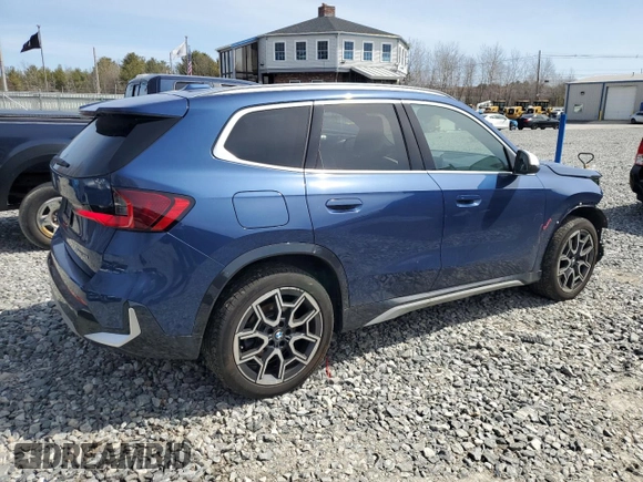 2023 BMW X1 xDrive28i with VIN WBX73EF05P5Y21721, listed as a Copart auction lot 50749295 with 10,633 mi miles and Salvage title. Bid and sale history available at DreamBid. Image 3.