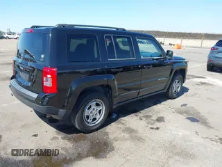 2014 Jeep Patriot Altitude z VIN 1C4NJPBA7ED881104, wystawiony jako IAAI lot #42313299 z przebiegiem 182 507 mil mil oraz . Historia ofert i sprzedaży dostępna na DreamBid. Obrazek 4.