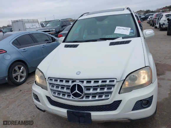 2009 Mercedes-Benz M-Class 3.5L with VIN 4JGBB86E69A445673, listed as a IAAI auction lot 41579434 with 200,449 mi miles. Bid and sale history available at carsss.com. Image 6.