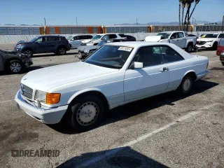 1991 Mercedes-Benz 560 z VIN WDBCA45E9MA556182, wystawiony jako Copart lot #59515355 z przebiegiem 166 630 mil mil oraz Czysty tytuł • Clean title. Historia ofert i sprzedaży dostępna na DreamBid. Obrazek 1.