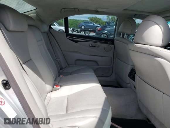 2007 Lexus LS 460 L z VIN JTHGL46F675013629, wystawiony jako Copart lot #56717975 z przebiegiem 214 066 mil mil oraz Tytuł czysty. Historia ofert i sprzedaży dostępna na DreamBid. Obrazek 10.