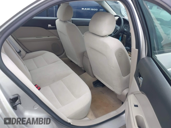 2008 Ford Fusion S with VIN 3FAHP06ZX8R123780, listed as a IAAI auction lot 40365258 with 100,661 mi miles. Bid and sale history available at carsss.com. Image 8.