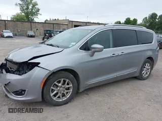 2020 Chrysler Pacifica Touring L with VIN 2C4RC1BG2LR127986, listed as a IAAI auction lot 42419518 with 107,618 mi miles and . Bid and sale history available at DreamBid. Image 18.
