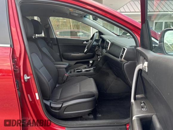 2021 Kia Sportage LX z VIN KNDPMCAC0M7906613, wystawiony jako Copart lot #75019704 z przebiegiem 183 811 mil mil oraz Czysty tytuł • Clean title. Historia ofert i sprzedaży dostępna na DreamBid. Obrazek 5.