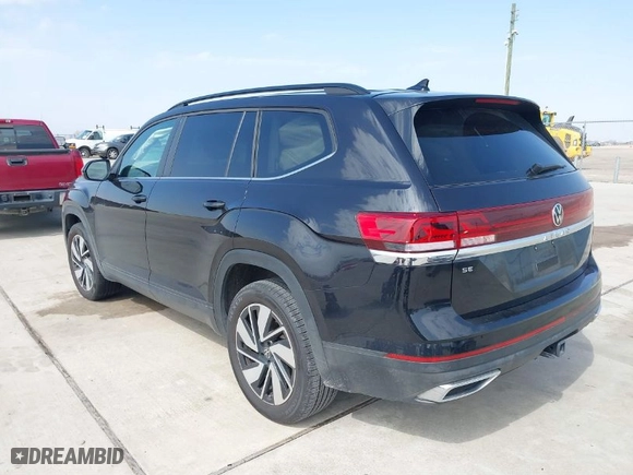 2024 Volkswagen Atlas 2.0T SE w/Technology with VIN 1V2WR2CA3RC503516, listed as a IAAI auction lot 41575190 with 11,402 mi miles. Bid and sale history available at carsss.com. Image 3.