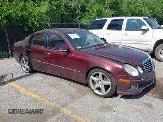2009 Mercedes-Benz E 350 Luxury z VIN WDBUF56X39B382283, wystawiony jako IAAI lot #42526356 z przebiegiem 129 734 mil mil oraz . Historia ofert i sprzedaży dostępna na DreamBid. Obrazek 1.