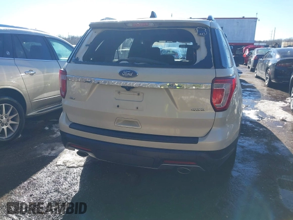 2018 Ford Explorer XLT z VIN 1FM5K8D81JGA18090, wystawiony jako IAAI lot #41316187 z przebiegiem 136 199 mil mil oraz . Historia ofert i sprzedaży dostępna na DreamBid. Obrazek 6.