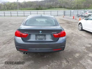 2015 BMW 4 Series 428i xDrive z VIN WBA4A7C5XFD415131, wystawiony jako IAAI lot #42100618 z przebiegiem 89 093 mil mil oraz . Historia ofert i sprzedaży dostępna na DreamBid. Obrazek 16.