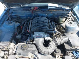 2005 Ford Mustang GT Deluxe z VIN 1ZVFT82H155200458, wystawiony jako IAAI lot #42273923 z przebiegiem 136 008 mil mil oraz . Historia ofert i sprzedaży dostępna na DreamBid. Obrazek 10.