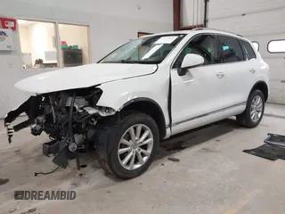 2014 Volkswagen Touareg Sport with VIN WVGEF9BP6ED005007, listed as a IAAI auction lot 41757033 with Not Provided miles and . Bid and sale history available at DreamBid. Image 17.