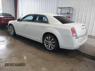 2014 Chrysler 300 z VIN 2C3CCAAG8EH381206, wystawiony jako IAAI lot #42279538 z przebiegiem 136 796 mil mil oraz . Historia ofert i sprzedaży dostępna na DreamBid. Obrazek 3.