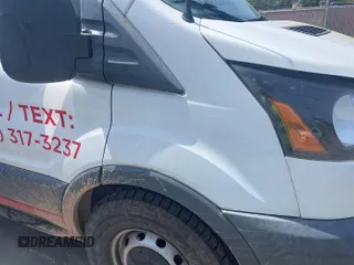 2018 Ford Transit z VIN 1FTYR2CM5JKB45950, wystawiony jako IAAI lot #42532710 z przebiegiem 98 554 mil mil oraz . Historia ofert i sprzedaży dostępna na DreamBid. Obrazek 38.