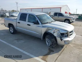 2008 Dodge Dakota SLT z VIN 1D7HW48N08S626761, wystawiony jako IAAI lot #41794557 z przebiegiem 104 195 mil mil oraz . Historia ofert i sprzedaży dostępna na DreamBid. Obrazek 1.