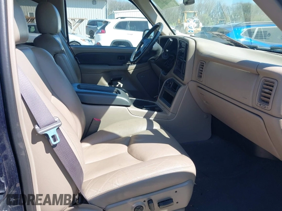 2004 Chevrolet Avalanche Z71 with VIN 3GNEK12T84G225711, listed as a IAAI auction lot 42051081 with 204,049 mi miles. Bid and sale history available at carsss.com. Image 5.