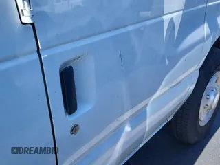 2007 Ford Econoline Cargo Commercial z VIN 1FTNE24L57DA74878, wystawiony jako IAAI lot #42015523 z przebiegiem 143 864 mil mil oraz . Historia ofert i sprzedaży dostępna na DreamBid. Obrazek 1.