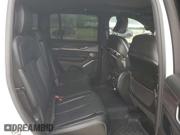 2022 Jeep Grand Cherokee Overland z VIN 1C4RJHDG9N8617593, wystawiony jako Copart lot #84834794 z przebiegiem 38 434 mil mil oraz Szkoda całkowita • Salvage title. Historia ofert i sprzedaży dostępna na DreamBid. Obrazek 11.