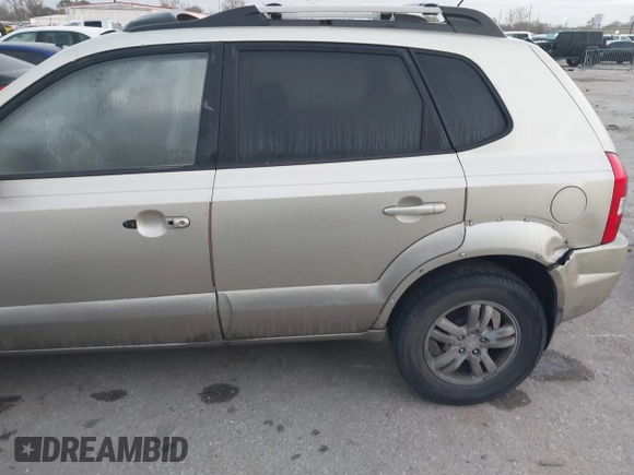 2007 Hyundai Tucson SE with VIN KM8JN12D77U539841, listed as a IAAI auction lot 41777599 with 126,958 mi miles. Bid and sale history available at carsss.com. Image 6.