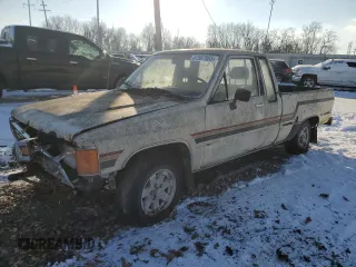 1984 Toyota Pickup z VIN JT4RN56S0E0003177, wystawiony jako Copart lot #48304385 z przebiegiem 117 297 mil mil oraz Szkoda całkowita • Salvage title. Historia ofert i sprzedaży dostępna na DreamBid. Obrazek 1.