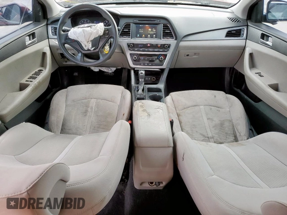 2016 Hyundai Sonata SE z VIN 5NPE24AF0GH302489, wystawiony jako Copart lot #56935185 z przebiegiem 121 767 mil mil oraz Szkoda całkowita • Salvage title. Historia ofert i sprzedaży dostępna na DreamBid. Obrazek 8.