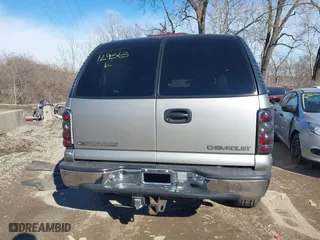 2000 Chevrolet Suburban LT with VIN 3GNFK16T7YG129363, listed as a IAAI auction lot 41586348 with 150,111 mi miles. Bid and sale history available at carsss.com. Image 17.