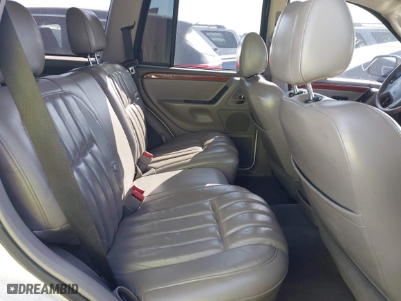 2004 Jeep Grand Cherokee Limited with VIN 1J8GW58N74C380204, listed as a IAAI auction lot 41756657 with 239,697 mi miles. Bid and sale history available at carsss.com. Image 8.
