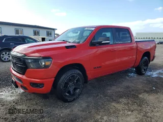 2021 Ram 1500 Big Horn z VIN 1C6RREFG1MN610200, wystawiony jako Copart lot #84767334 z przebiegiem 61 999 mil mil oraz Czysty tytuł • Clean title. Historia ofert i sprzedaży dostępna na DreamBid. Obrazek 1.