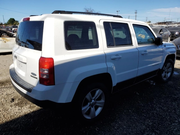 2014 Jeep Patriot Latitude with VIN 1C4NJRFB7ED600062, listed as a Copart auction lot 47145095 with 106,262 mi miles and Clean Title. Bid and sale history available at carsss.com. Image 3.