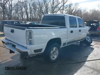 2005 Chevrolet Silverado 1500 LS with VIN 2GCEK13T151233103, listed as a IAAI auction lot 41656738 with 216,008 mi miles. Bid and sale history available at carsss.com. Image 4.