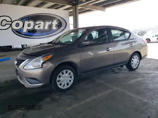 2017 Nissan Versa SV z VIN 3N1CN7AP0HK450287, wystawiony jako Copart lot #57582625 z przebiegiem 158 921 mil mil oraz Czysty tytuł • Clean title. Historia ofert i sprzedaży dostępna na DreamBid. Obrazek 1.