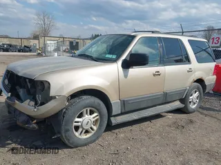 2004 Ford Expedition Special Service with VIN 1FMPU15L54LB89983, listed as a IAAI auction lot 41834577 with 193,819 mi miles. Bid and sale history available at carsss.com. Image 2.