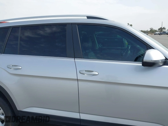2018 Volkswagen Atlas SE with VIN 1V2KR2CA7JC546436, listed as a IAAI auction lot 41739327 with 123,916 mi miles and . Bid and sale history available at DreamBid. Image 13.
