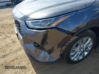 2023 Toyota Highlander Hybrid Limited с VIN 5TDXBRCHXPS122340, выставлен на аукционе IAAI как лот 42620923 с пробегом 6 820 миль миль и . История ставок и продаж доступна на DreamBid. Изображение 6.