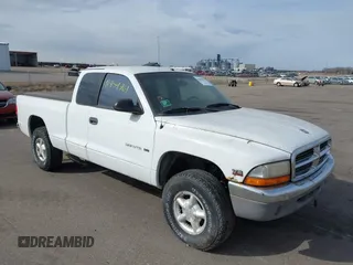 1998 Dodge Dakota SLT with VIN 1B7GG22X8WS677553, listed as a IAAI auction lot 41854961 with 167,917 mi miles and . Bid and sale history available at carsss.com. Image 1.