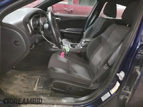 2015 Dodge Charger SXT z VIN 2C3CDXJG5FH810299, wystawiony jako Copart lot #55649945 z przebiegiem 135 864 mil mil oraz Szkoda całkowita • Salvage title. Historia ofert i sprzedaży dostępna na DreamBid. Obrazek 7.