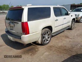 2007 Cadillac Escalade ESV z VIN 1GYFK66847R396373, wystawiony jako IAAI lot #42451362 z przebiegiem 146 008 mil mil oraz . Historia ofert i sprzedaży dostępna na DreamBid. Obrazek 4.