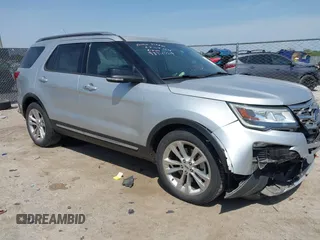 2018 Ford Explorer XLT z VIN 1FM5K7D86JGB78363, wystawiony jako IAAI lot #42028732 z przebiegiem 97 745 mil mil oraz . Historia ofert i sprzedaży dostępna na DreamBid. Obrazek 1.