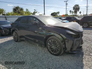 2023 Lexus RZ 450e Premium z VIN JTJAAAAB9PA013516, wystawiony jako Copart lot #50808725 z przebiegiem 571 mil mil oraz Szkoda całkowita • Salvage title. Historia ofert i sprzedaży dostępna na DreamBid. Obrazek 4.