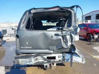 2002 Chevrolet Tahoe LT z VIN 1GNEC13Z42R319646, wystawiony jako IAAI lot #41623259 z przebiegiem 250 430 mil mil oraz . Historia ofert i sprzedaży dostępna na DreamBid. Obrazek 17.