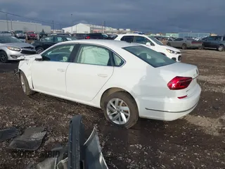 2018 Volkswagen Passat SE z VIN 1VWBA7A33JC025947, wystawiony jako IAAI lot #40748533 z przebiegiem 58 340 mil mil oraz . Historia ofert i sprzedaży dostępna na DreamBid. Obrazek 3.