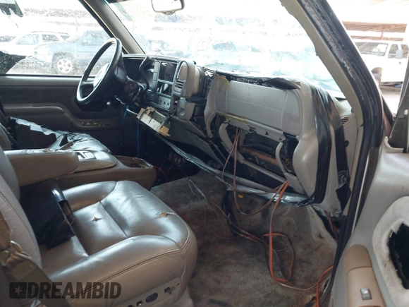 1999 GMC Suburban with VIN 3GKFK16R8XG501843, listed as a IAAI auction lot 42467263 with Not provided miles and . Bid and sale history available at DreamBid. Image 5.