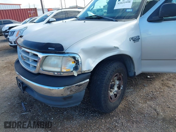 1999 Ford F-250 z VIN 2FTRX27L3XCA14587, wystawiony jako IAAI lot #42022998 z przebiegiem Nie podano mil oraz . Historia ofert i sprzedaży dostępna na DreamBid. Obrazek 6.