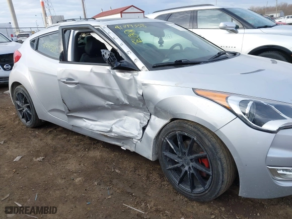 2015 Hyundai Veloster RE:FLEX with VIN KMHTC6AD8FU233646, listed as a IAAI auction lot 41719338 with 171,110 mi miles. Bid and sale history available at carsss.com. Image 6.