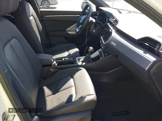 2022 Audi Q3 S line Premium z VIN WA1DECF32N1148121, wystawiony jako IAAI lot #42304046 z przebiegiem 19 547 mil mil oraz . Historia ofert i sprzedaży dostępna na DreamBid. Obrazek 5.
