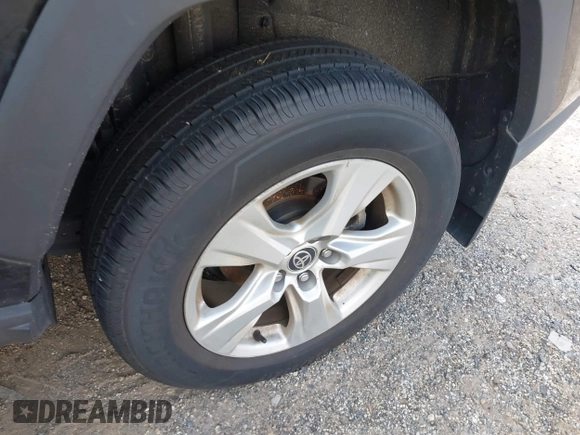 2021 Toyota RAV4 XLE with VIN 2T3P1RFV5MW228015, listed as a IAAI auction lot 42613804 with 28,028 mi miles and . Bid and sale history available at DreamBid. Image 11.