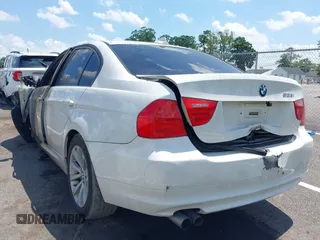 2011 BMW 3 Series 328i xDrive z VIN WBAPK5C56BA656503, wystawiony jako IAAI lot #42512351 z przebiegiem Nie podano mil oraz . Historia ofert i sprzedaży dostępna na DreamBid. Obrazek 3.