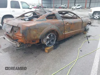 2007 Ford Mustang GT Deluxe with VIN 1ZVFT82H775352957, listed as a IAAI auction lot 41183803 with Not Provided miles. Bid and sale history available at carsss.com. Image 4.