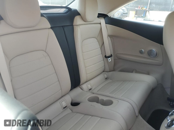 2019 Mercedes-Benz C 300 z VIN WDDWK8DB4KF796515, wystawiony jako Copart lot #57394145 z przebiegiem 21 854 mil mil oraz Szkoda całkowita • Salvage title. Historia ofert i sprzedaży dostępna na DreamBid. Obrazek 10.