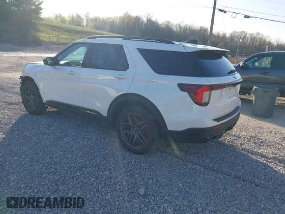 2025 Ford Explorer ST z VIN 1FMWK8GC9SGA40313, wystawiony jako IAAI lot #41931242 z przebiegiem 9 279 mil mil oraz . Historia ofert i sprzedaży dostępna na DreamBid. Obrazek 3.