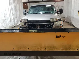 2002 GMC Sierra 1500HD SLE z VIN 1GTGK13U22F240809, wystawiony jako Copart lot #78621474 z przebiegiem 201 346 mil mil oraz Szkody całkowita. Historia ofert i sprzedaży dostępna na DreamBid. Obrazek 5.